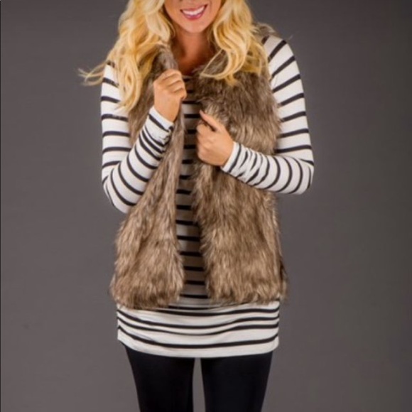 Forever 21 Jackets & Blazers - ❄️Forever 21 Fur Vest - Medium